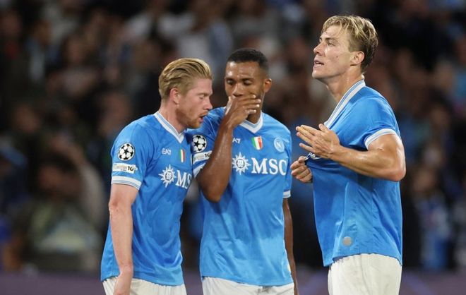 苏亚雷斯因为无球踢人被禁赛一场